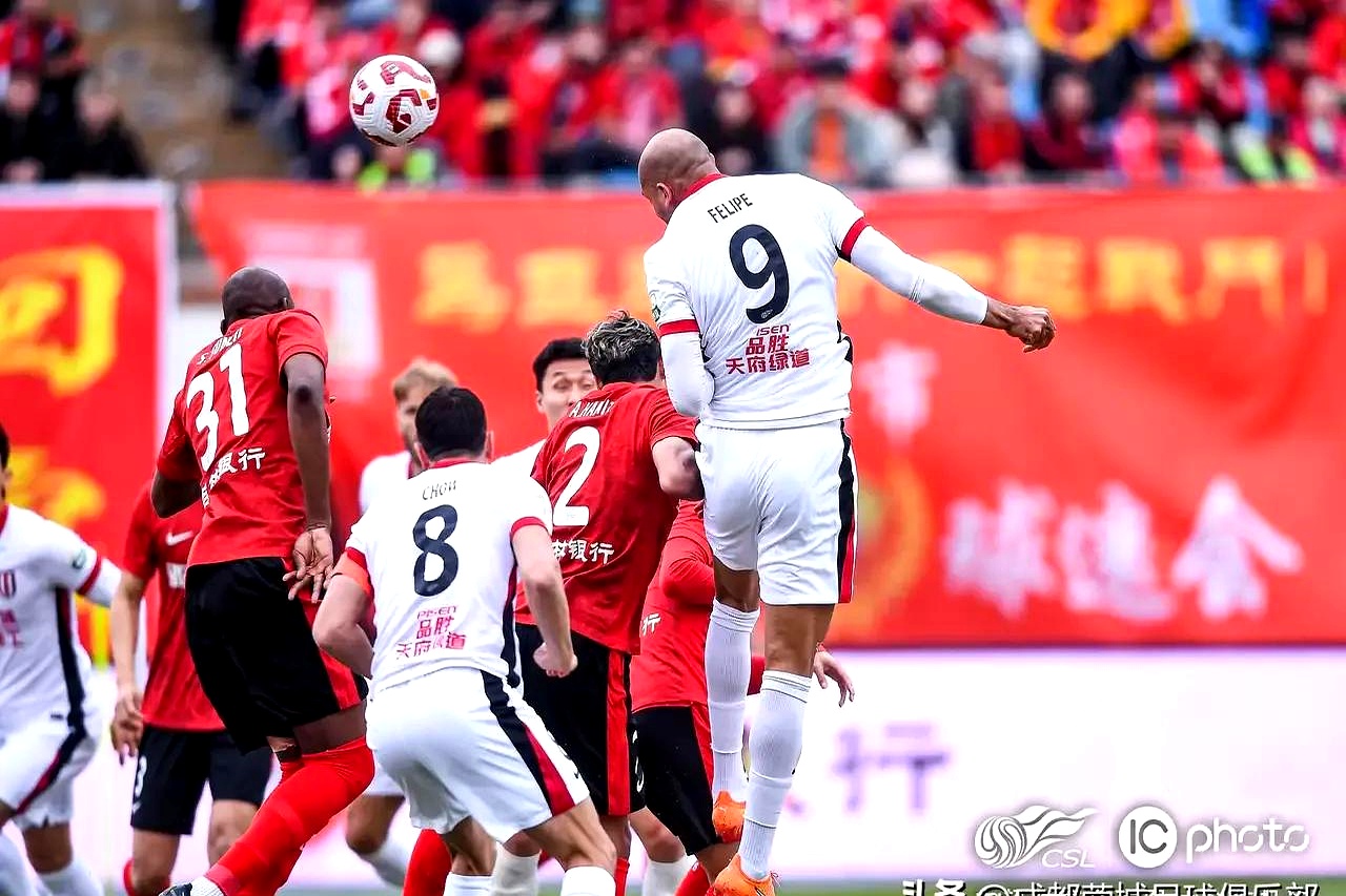 ayx-成都蓉城训练开放日；今晨篮板制胜引欢呼；西甲在即；球队文化再被提及(足球成都蓉城最新消息)