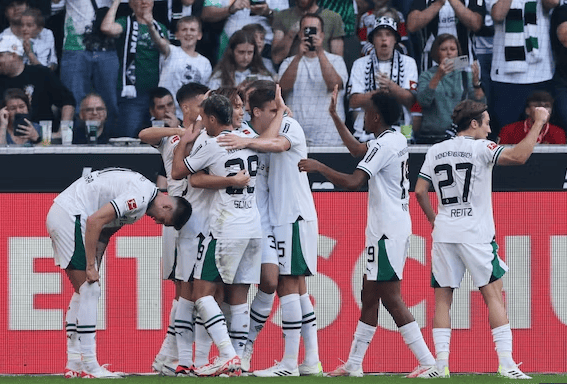 爱游戏官网-马赛迎德国杯关键赛；今夜刷新队史纪录；压力陡增；更衣室氛围转暖(马赛对比利亚雷)